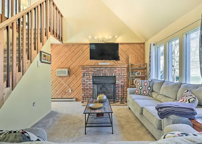 Peaceful Poconos Home With Lake And Pool Access!