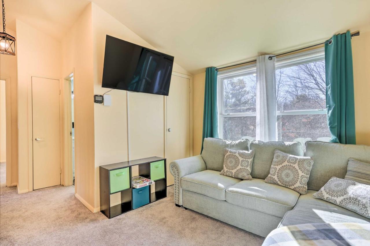 Peaceful Poconos With And Pool Access! Holiday home
