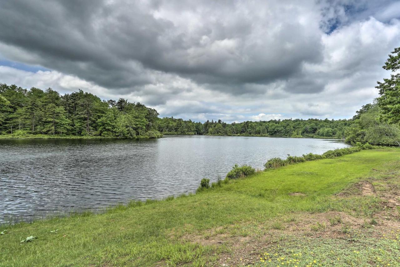 Peaceful Poconos With And Pool Access!