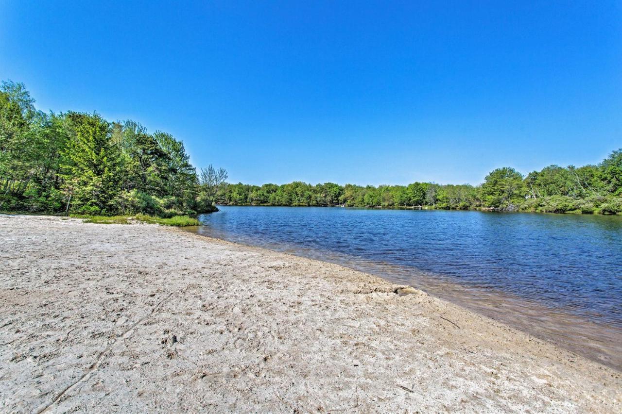 Peaceful Poconos With And Pool Access! *