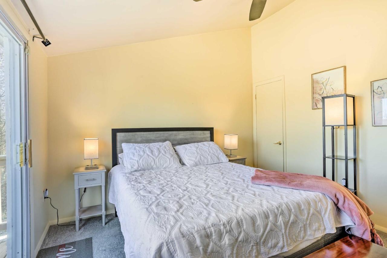 Peaceful Poconos With And Pool Access! Holiday home Long Pond
