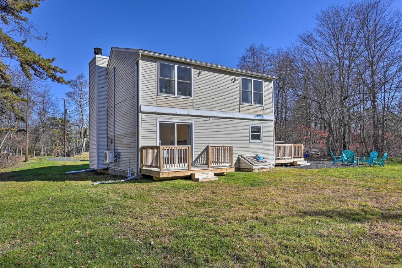Holiday home Peaceful Poconos With And Pool Access!